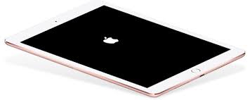 iPad klebt auf Apple-Logo