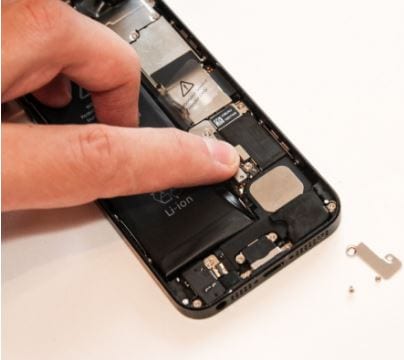 更換 iphone 電池 - 步驟 7