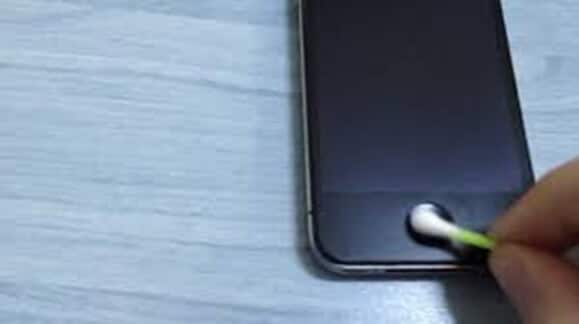 iphone-home-button-cleaning-bilde 10